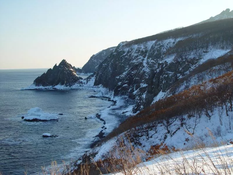 Приморский край большой. Большой камень море Приморский край. Приморская Тайга залив Владимира. Залив Владимира зимой Приморский. Большой камень зимой Приморский край.