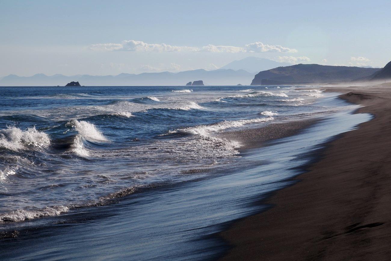 Есть ли тихий океан. Тихий океан Халактырский пляж. Халактырский пляж Камчатка. Петропавловск-Камчатский Халактырский пляж. Тихий океан Камчатка.