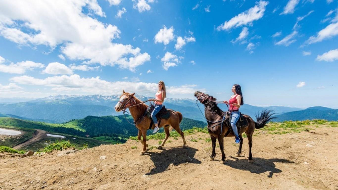 Конная прогулка на горе обзорная